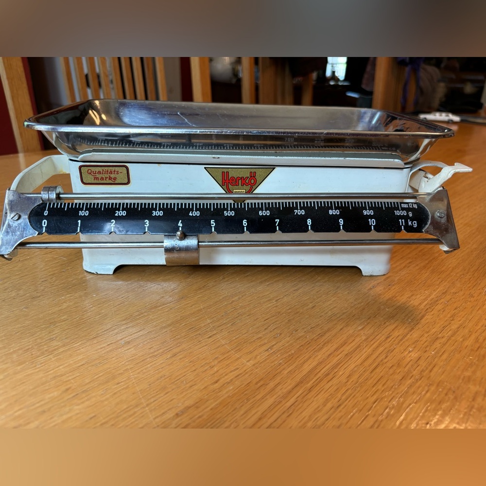 Antique Enamel Herkö 10kg Kitchen Scale (German) display only